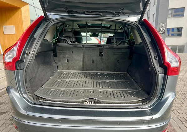 Volvo XC 60 cena 89900 przebieg: 113169, rok produkcji 2017 z Żychlin małe 326